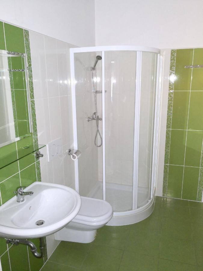 Gostilna Pri Dragici, Gostilna S Prenocisci, D.O.O. Hotel Sezana ภายนอก รูปภาพ