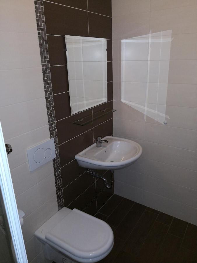 Gostilna Pri Dragici, Gostilna S Prenocisci, D.O.O. Hotel Sezana ภายนอก รูปภาพ