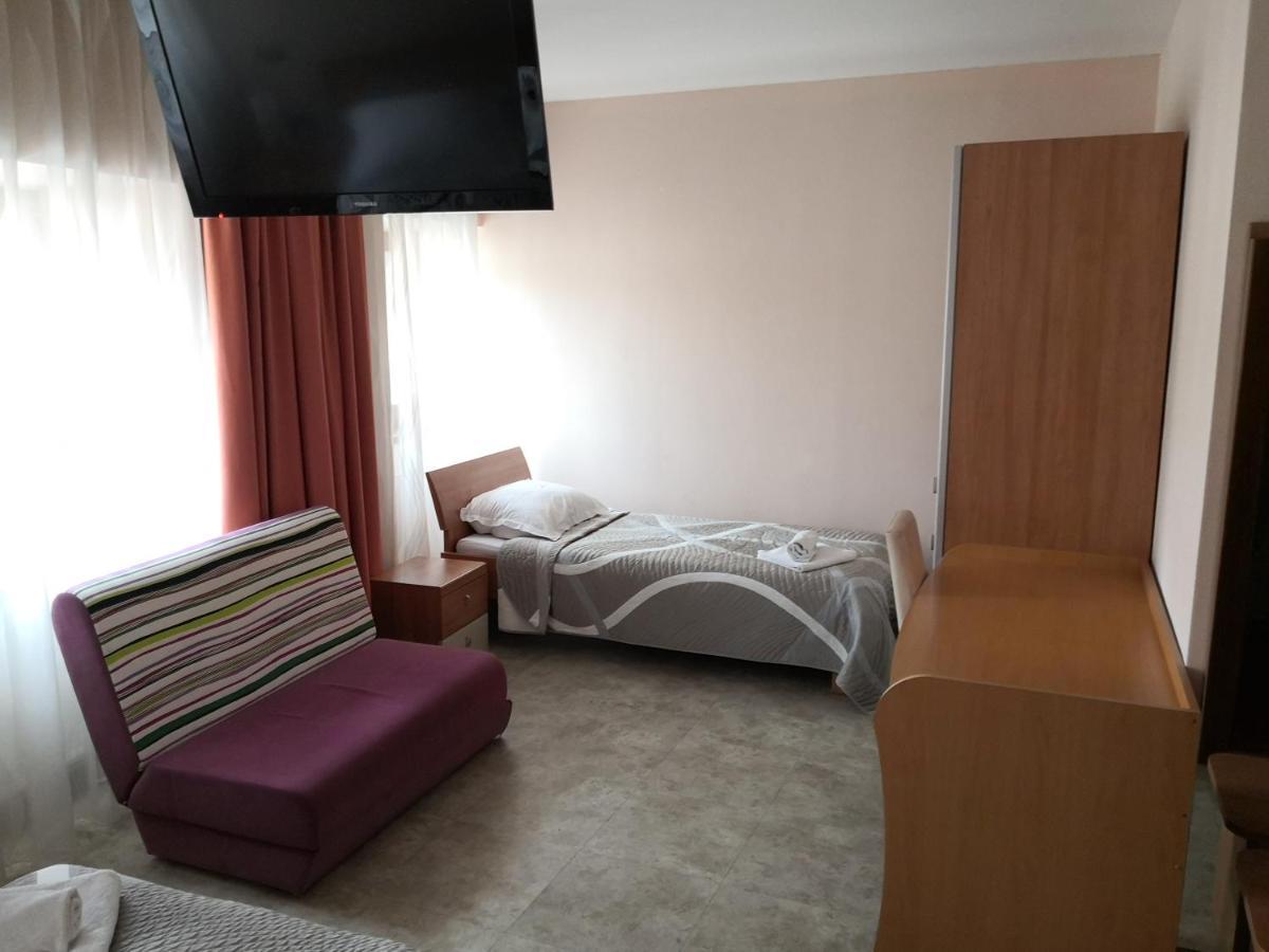 Gostilna Pri Dragici, Gostilna S Prenocisci, D.O.O. Hotel Sezana ภายนอก รูปภาพ